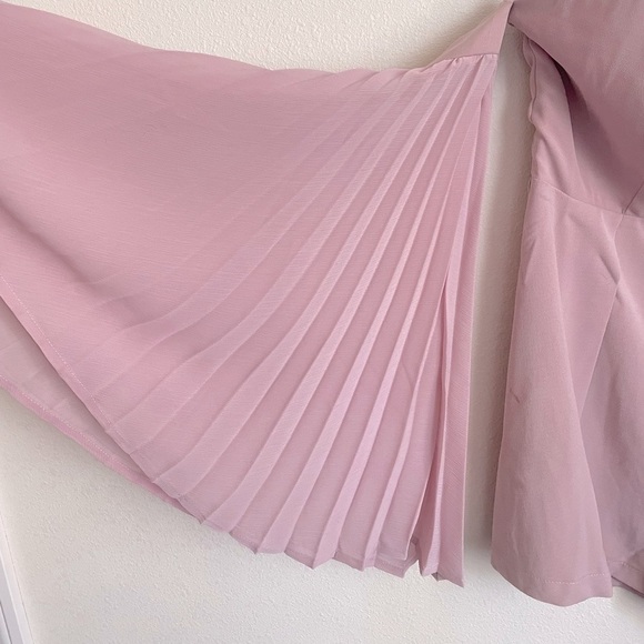 Angel wing off the shoulder mini romper | Mauve | Dusty Pinn - Picture 3 of 4